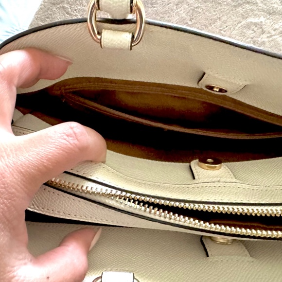 Like new cream COACH handbag - Picture 6 of 6